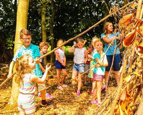 Kids making a den at William's Den